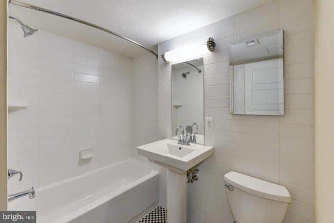 Photo - 2911 Newark St NW Unit 1