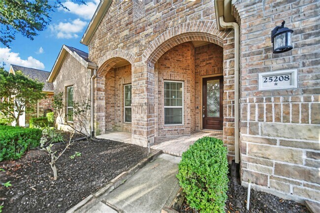 25208 Forest Ledge Dr