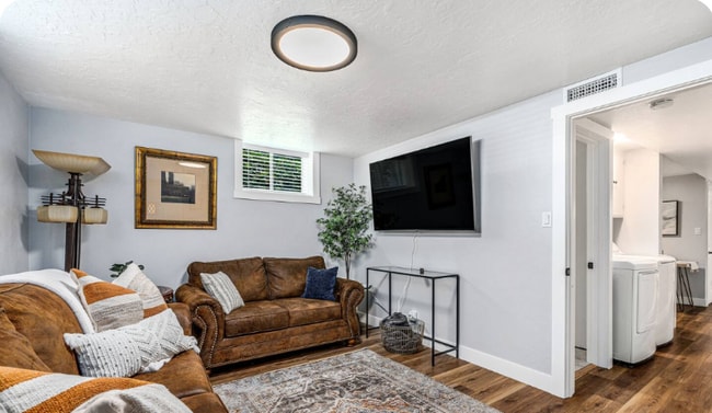 Photo - 444 N Oakley St