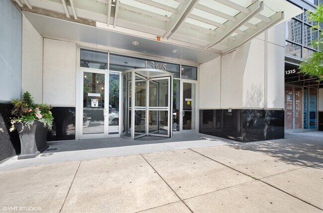 Photo - 1305 S Michigan Ave