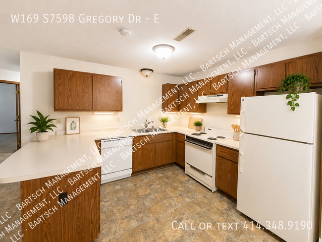 Photo - W169S7598-S7598 Gregory Dr Unit E