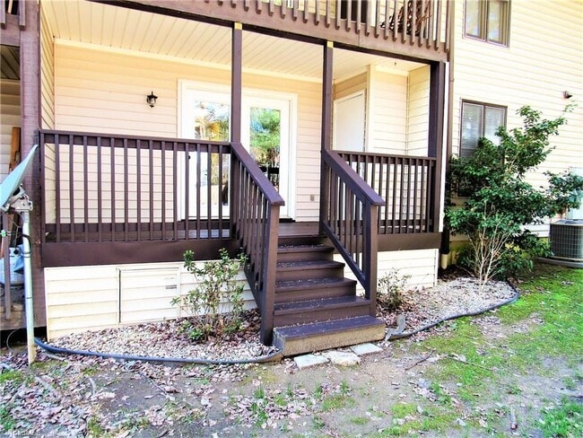 Building Photo - Lower Level Condo for Rent - MOVE IN READY