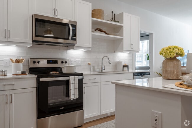 2BR, 2BA - 1,120SF