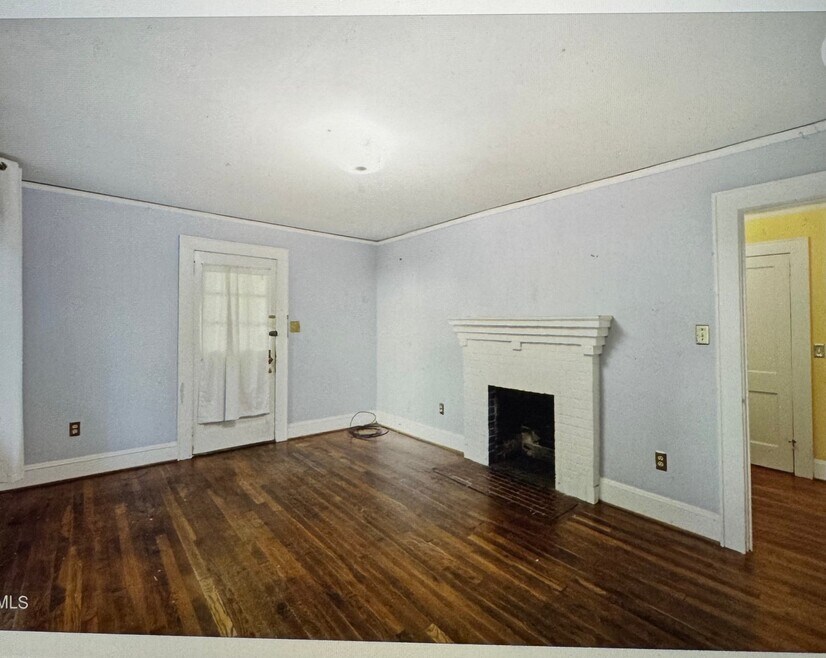 107 Carr St