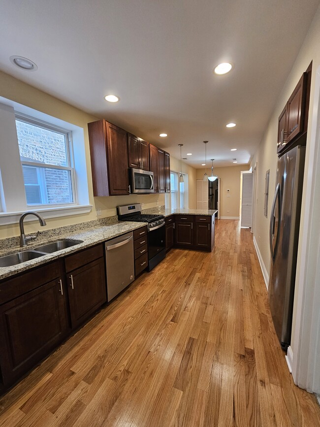 Building Photo - 6317 N Washtenaw Ave Unit #3