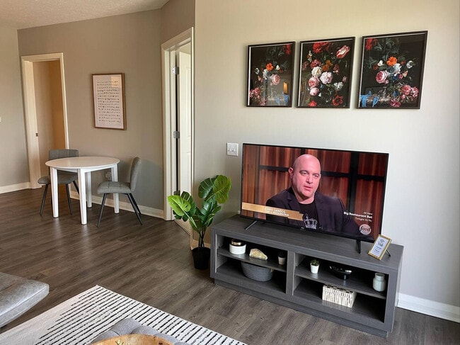 Photo - 443 W Rich St Unidad ID1257791P