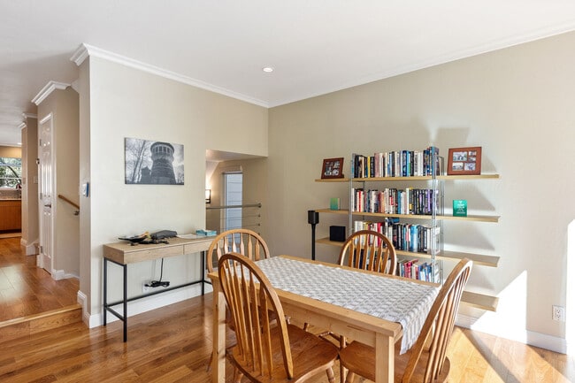 Photo - 431 Woodminster Dr