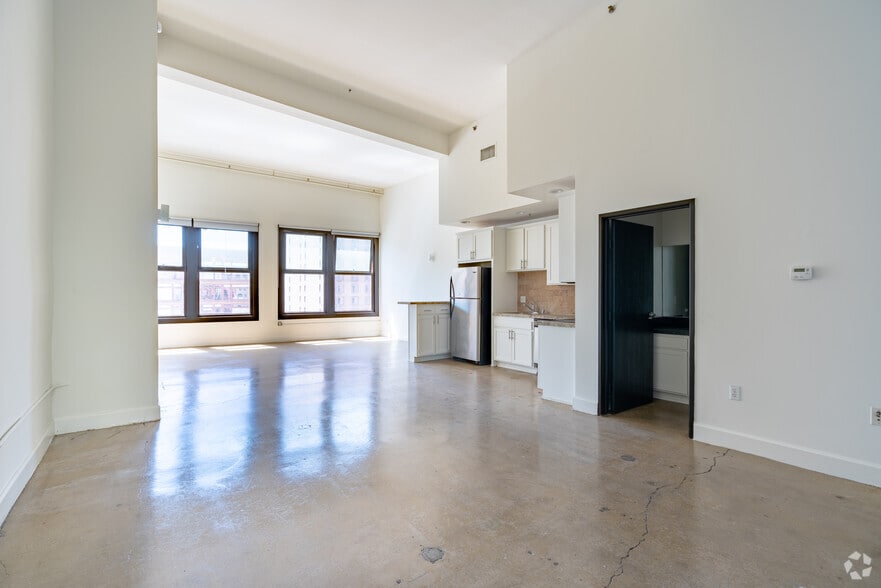 Live/Work Studio Loft - 920SF