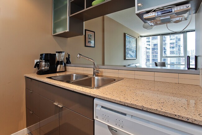 Photo - 928 Beatty St