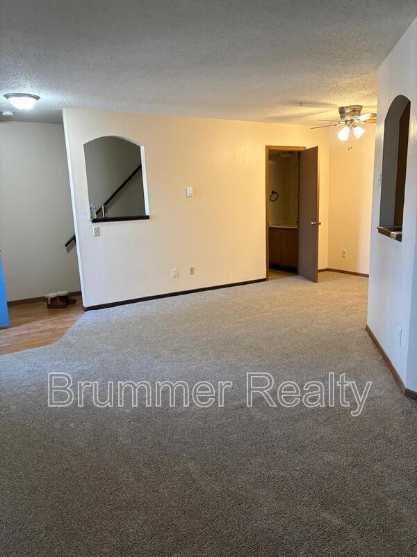 Photo - 305 Waters Edge Dr