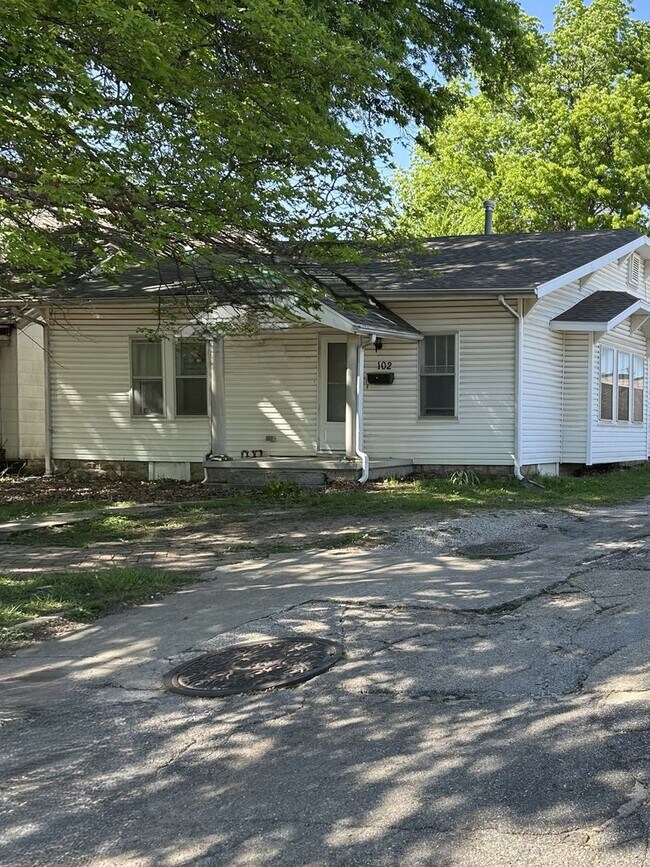 Building Photo - Nice 3 Bedroom, 1 Bath