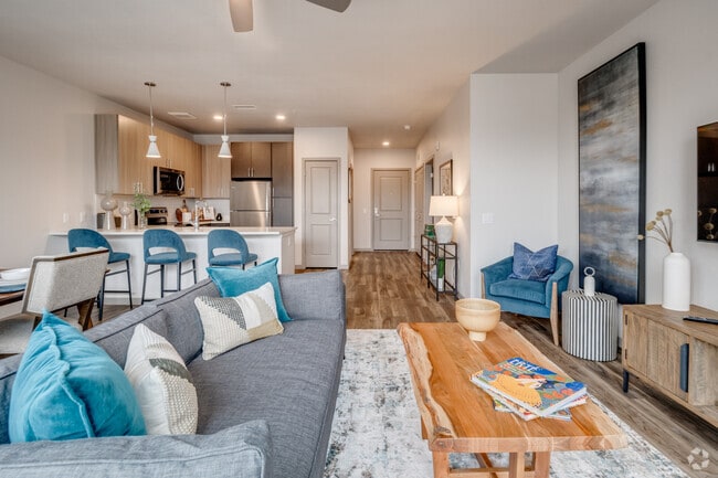 1 BR, 1 BA - 865 SF