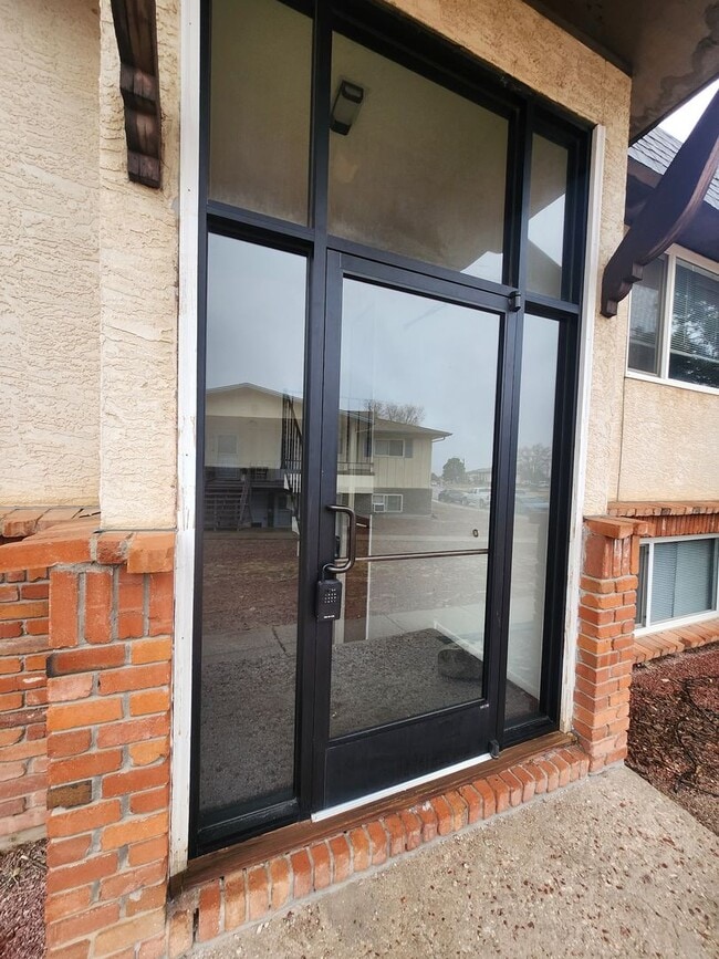 Building Photo - 4234 Forrest Hill Rd Unit 3