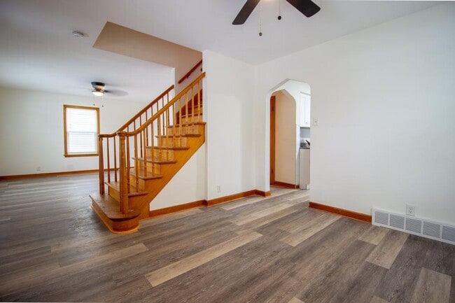 212 E 142nd Pl