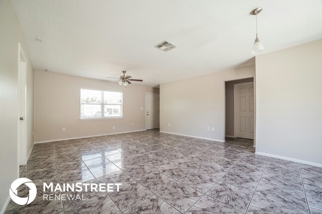 Photo - 2285 Kent St NE