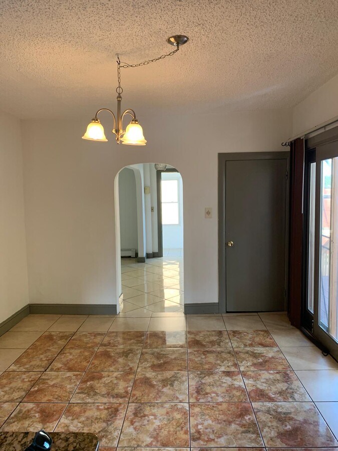 Photo - 2-122 Eastern Ave