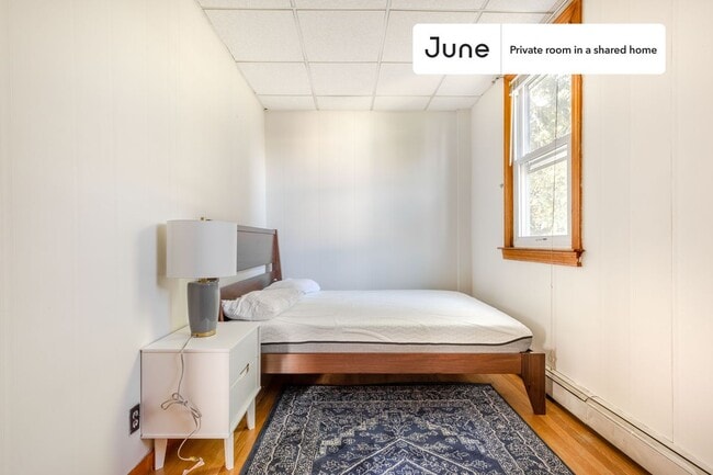 Photo - Room in Shared 5 bed/1 bath home Unit E