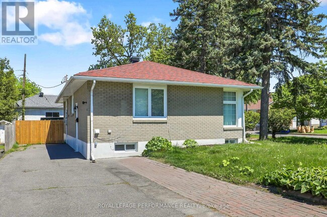 Photo - 940 Brant St