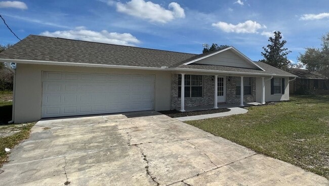 Building Photo - 3 Bed / 2 Bath Home In Deltona Available NOW!!