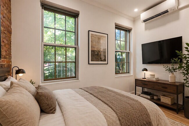 Photo - 86 Christopher St