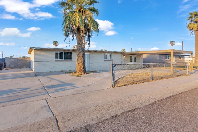 Photo - 1908 E Lynne Ln