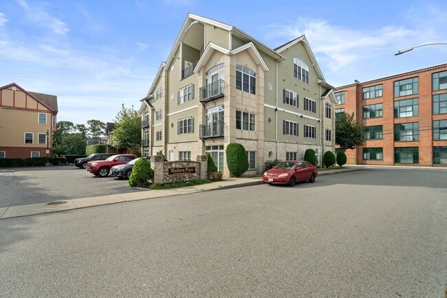 Building Photo - 163 Rumford Ave Unit 204 Rental