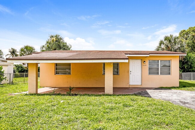 Building Photo - 3120 NW 5th Ct