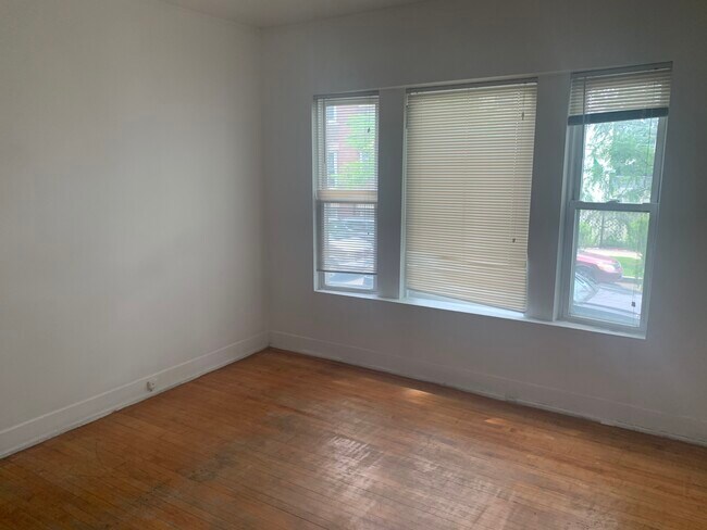 Photo - 1700 N Kedvale Ave Unit 1R