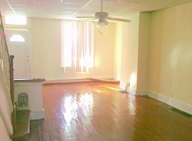 Photo - 915 Maple Terrace