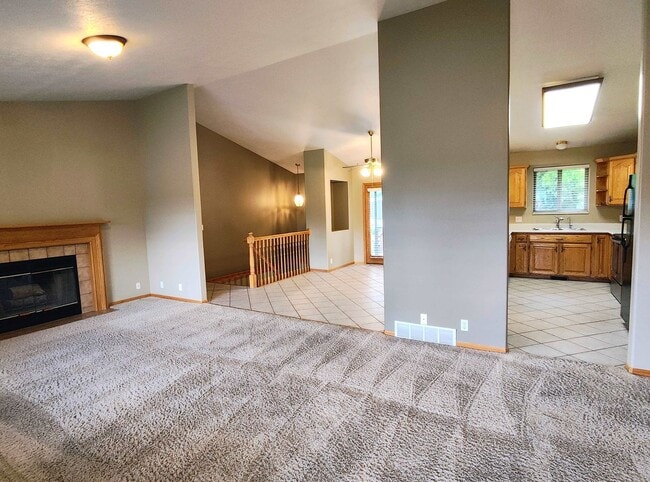 Photo - 5 BD 3 BA 2900 sq ft HOME IN DRAPER.