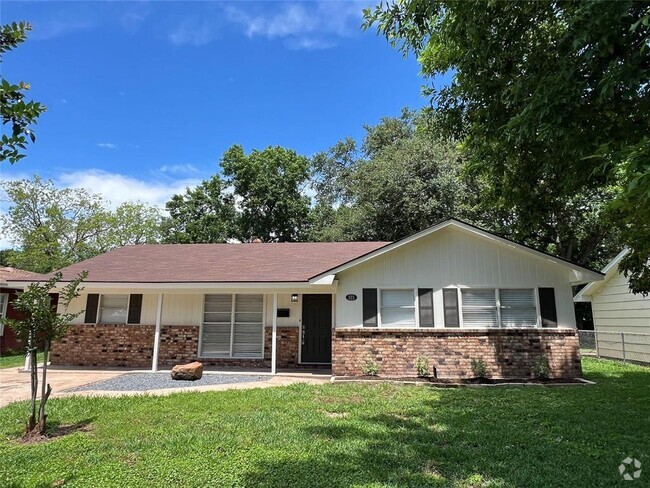 Building Photo - 523 Wisteria St Rental