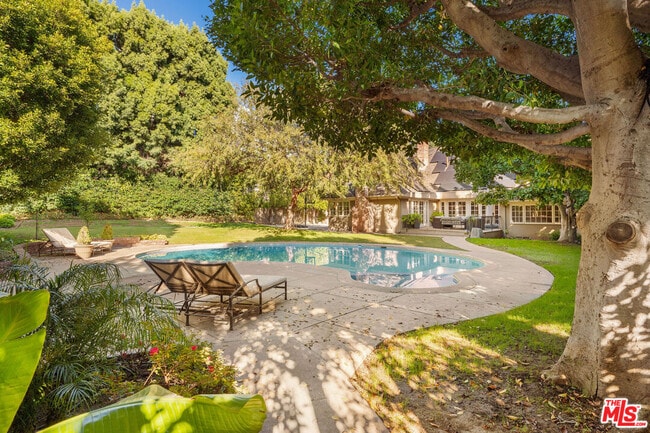 Photo - 723 Sierra Dr