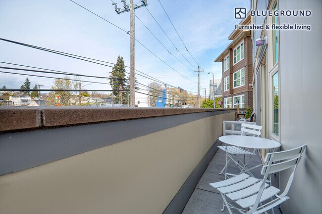 Photo - 3920 Stone Way N Unidad FL3-ID564