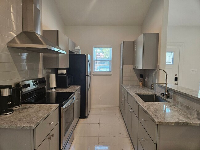 Photo - 702 5th St Unit ID1268422P