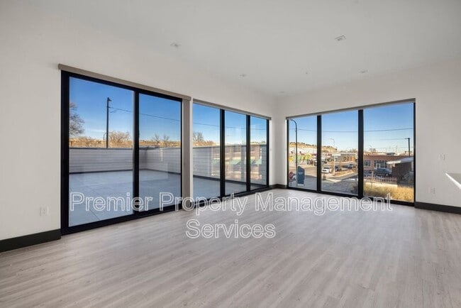 Building Photo - 2310 First Ave N Unit #202