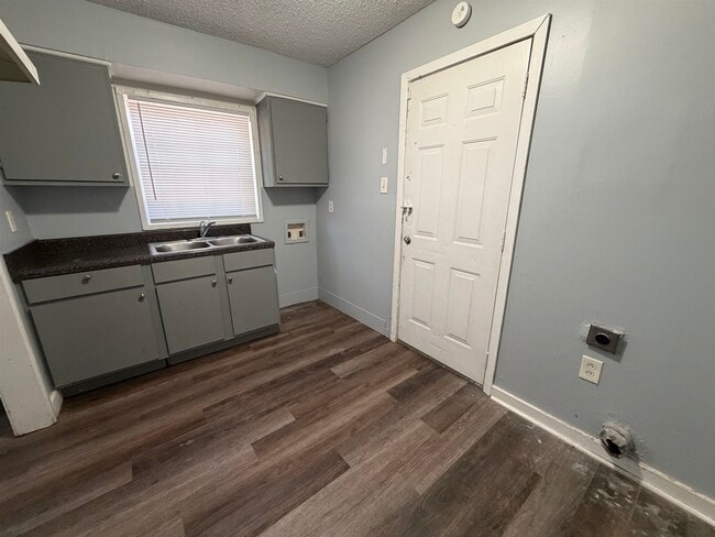 Photo - 1300 Robin Hood Ln