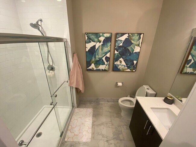 Photo - 933 W Belle Plaine Ave Unit 204