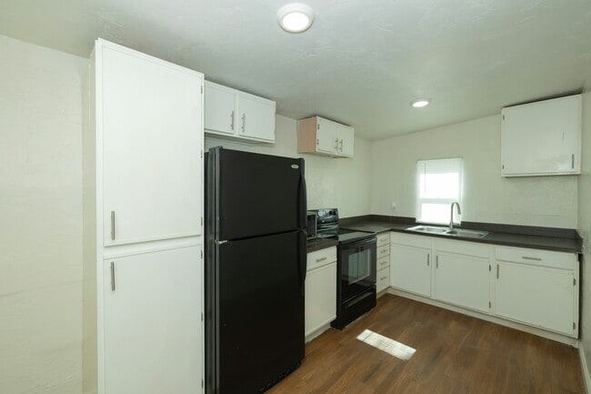 Photo - 1181 W 8th Pl