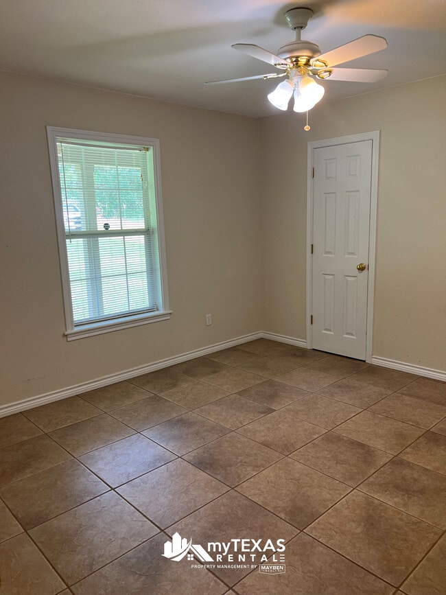 Photo - 522 County Rd 4245