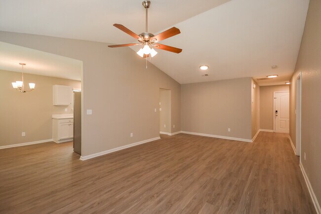 Photo - 150 Creek Way