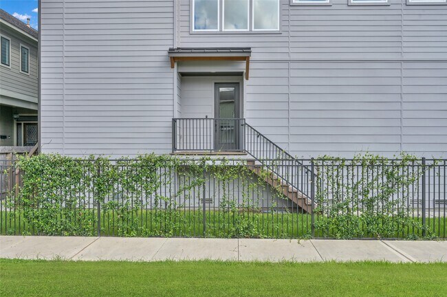 Photo - 2103 Bevis St