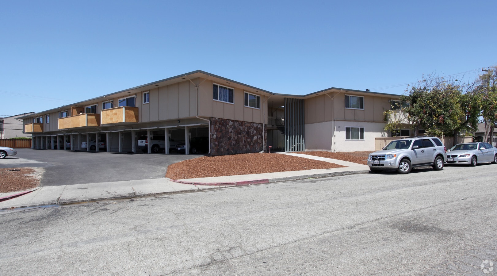 Photo - Lago Apartments