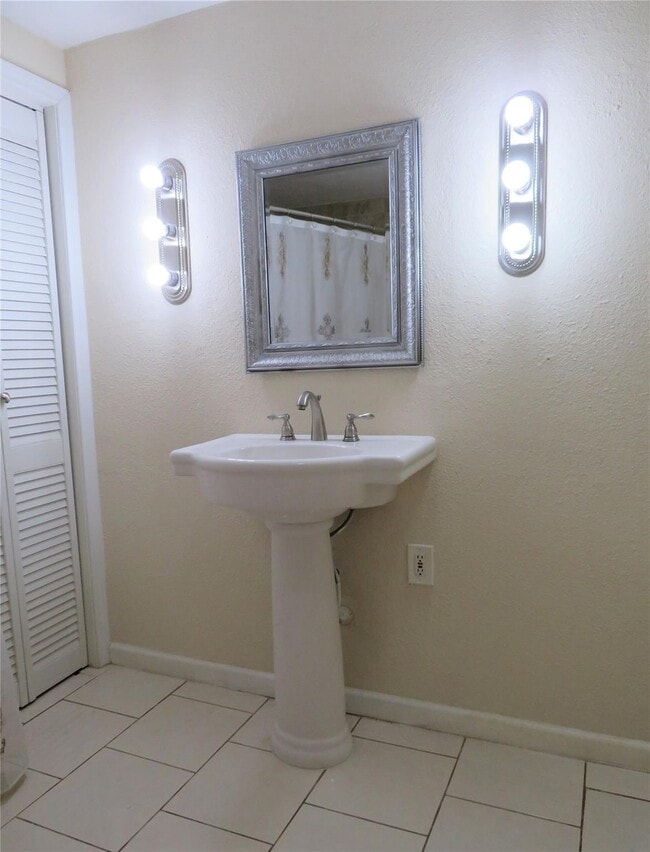 Photo - 1006 Avenue L