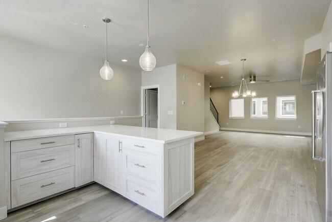 Photo - Spacious TennysonPrime Luxury Townhouse with Rooftop Deck