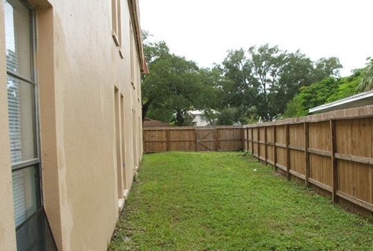 Lateral del edificio - Tropical Breeze Apartments