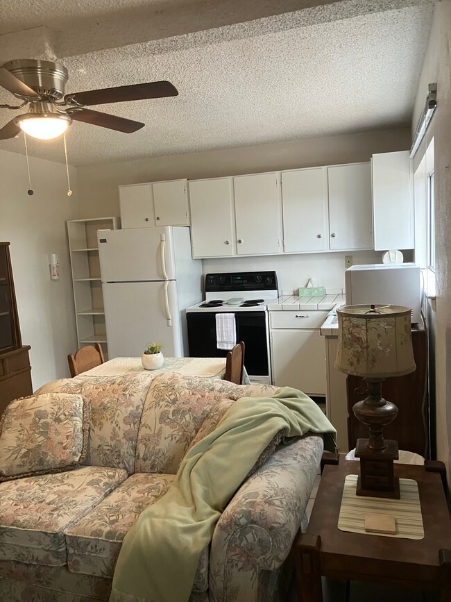 Full sized appliances - 1085 Arcadia Dr Unit Lake View Apartment-Condo