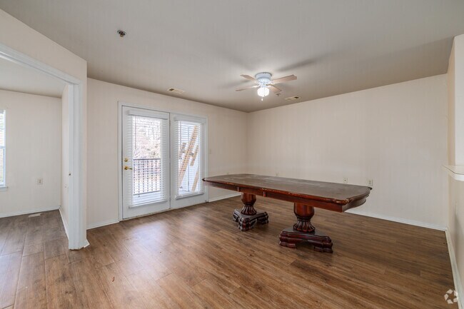 1BR, 1BA - 640SF - Dining Room