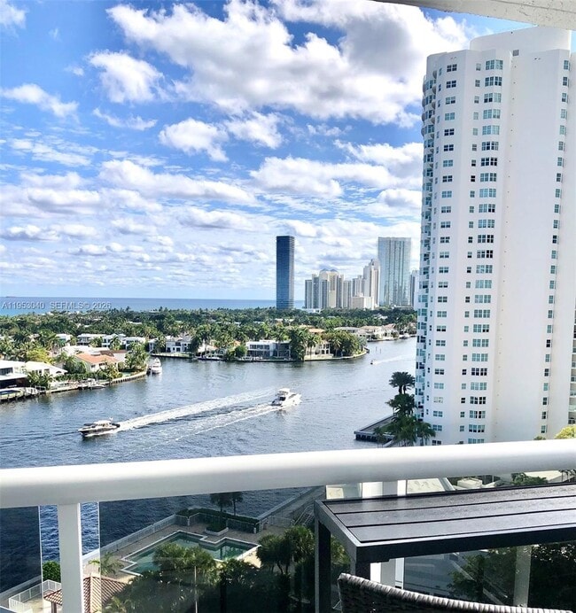 Building Photo - 20515 E Country Club Dr Unit 1448