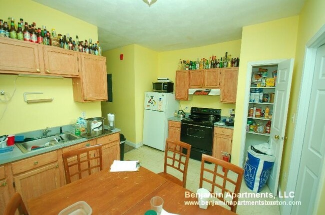 Building Photo - 891 Huntington Ave