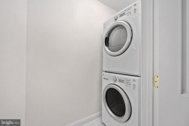 Photo - 620 Kenmore Ave Unit 4